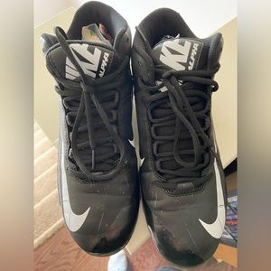 Nike Alpha men’s football cleats sz 9
